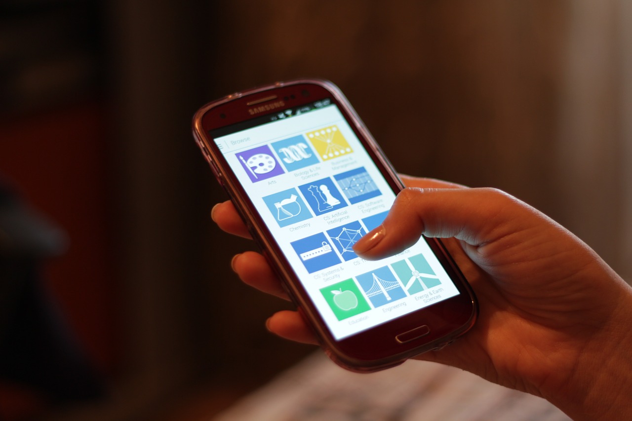 Why operators pick Replyer for chatroom reply automation, 4 criteria that decide it