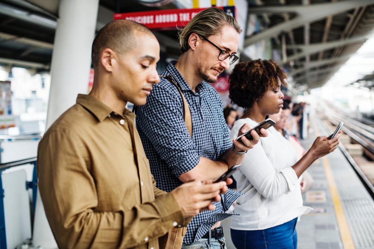 Chatroom Content Calendar Automation — Scheduled Broadcasts, Timezone Distribution, and How to Cut Operator Content Hours by 50%